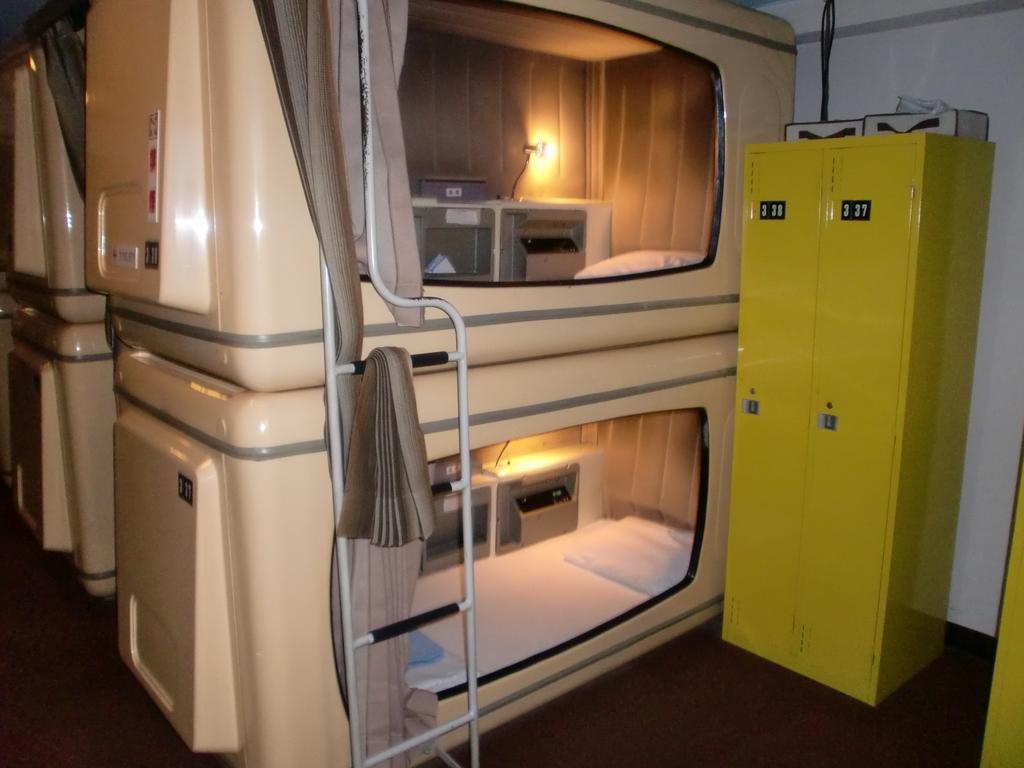 Capsule hotel First Kyobashi 2*